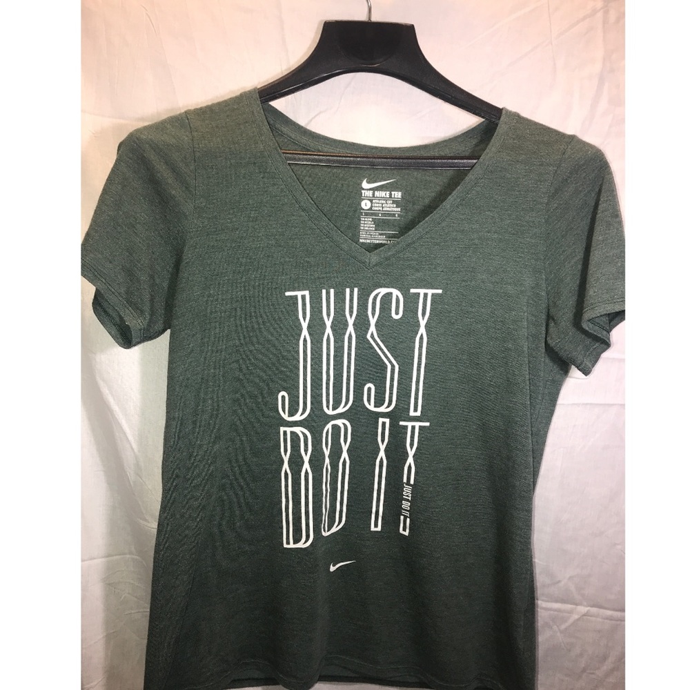 PRICE DROP😊🤑❤️Nike t-shirt